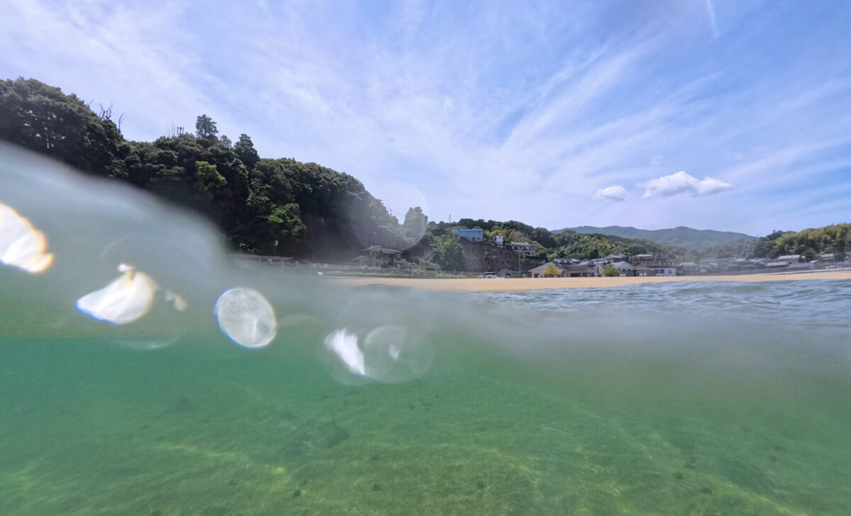 青い海　キラキラ